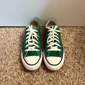 Low top green converse shoes